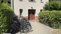 Hauseingang mit Fahrradständer