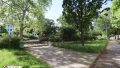 Spielplatz auf der Straße des Wohnhauses
