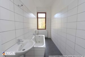 Wannenbad im OG 2