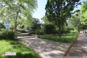 Spielplatz ggü Wohnhauses