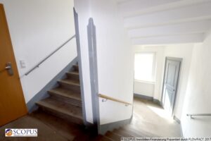Treppenhaus mit Abstellräumen