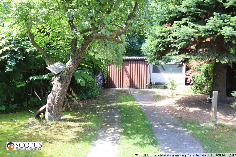 Grundstücksansicht, Garage