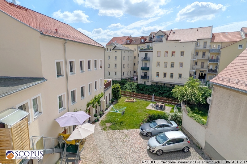 Innenhof mit Sitzmöglichkeit